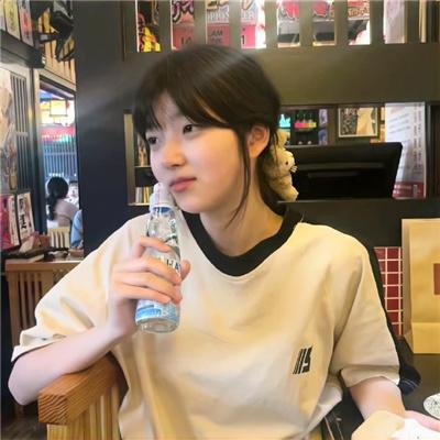 剃须。然后捡到女高中生。 海报